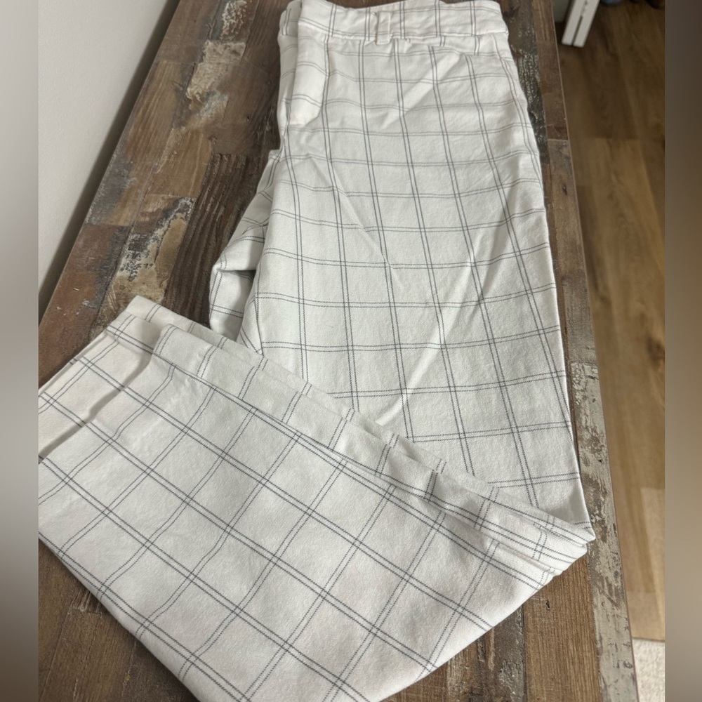 High rise secret pocket pixie pant size 10